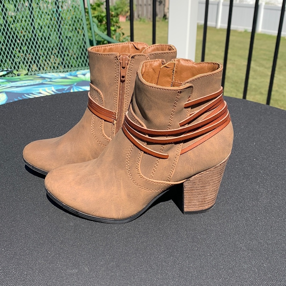 Time and Tru Women’s Fashion Boots